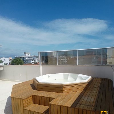 Cobertura com 122m², 2 quartos, 1 suíte, 1 garagem, no bairro Canasvieiras em Florianópolis