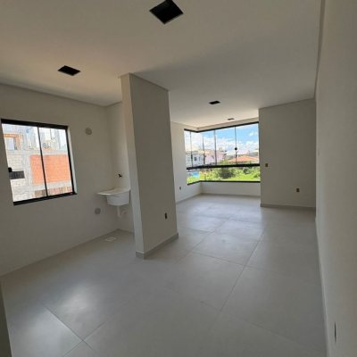 Sobrado Residencial com 63m², 2 quartos (sendo 1 suíte), 1 garagem, no bairro Nova Palhoça em Palhoça