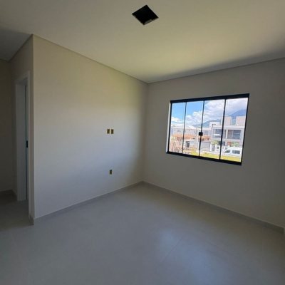 Sobrado Residencial com 63m², 2 quartos (sendo 1 suíte), 1 garagem, no bairro Nova Palhoça em Palhoça