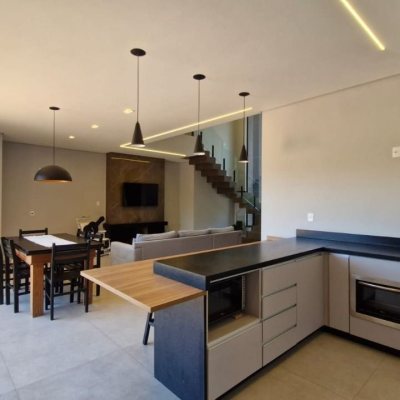 Casa em Condomínio com 228m², 3 quartos, 1 suíte, 2 garagens, no bairro Vargem Grande em Floranópolis