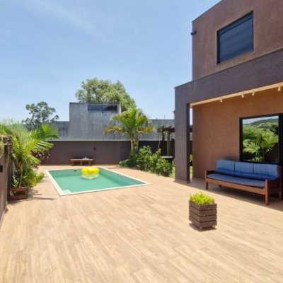 Casa em Condomínio com 228m², 3 quartos, 1 suíte, 2 garagens, no bairro Vargem Grande em Floranópolis