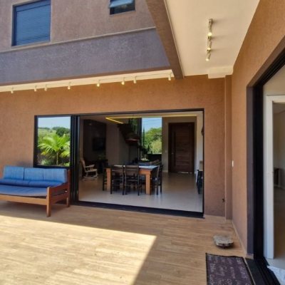 Casa em Condomínio com 228m², 3 quartos, 1 suíte, 2 garagens, no bairro Vargem Grande em Floranópolis