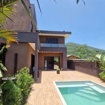 Casa em Condomínio com 228m², 3 quartos, 1 suíte, 2 garagens, no bairro Vargem Grande em Floranópolis