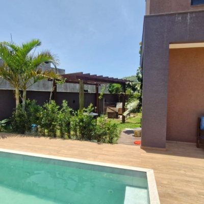 Casa em Condomínio com 228m², 3 quartos, 1 suíte, 2 garagens, no bairro Vargem Grande em Floranópolis