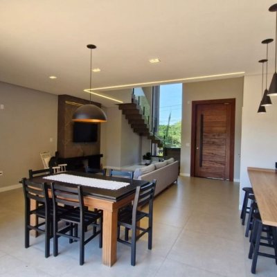 Casa em Condomínio com 228m², 3 quartos, 1 suíte, 2 garagens, no bairro Vargem Grande em Floranópolis
