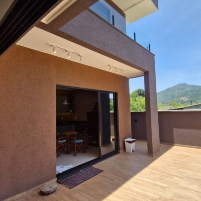 Casa em Condomínio com 228m², 3 quartos, 1 suíte, 2 garagens, no bairro Vargem Grande em Floranópolis