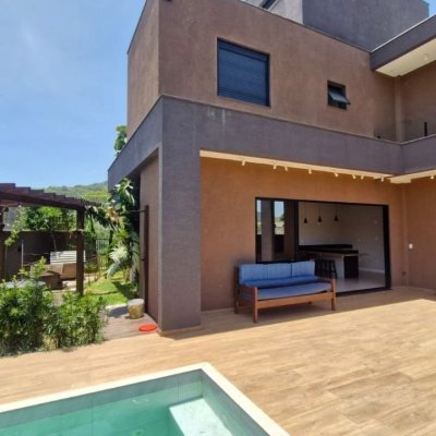 Casa em Condomínio com 228m², 3 quartos, 1 suíte, 2 garagens, no bairro Vargem Grande em Floranópolis