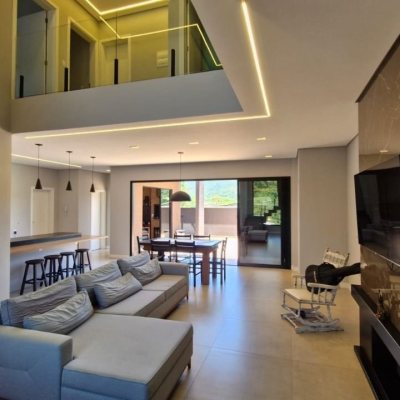 Casa em Condomínio com 228m², 3 quartos, 1 suíte, 2 garagens, no bairro Vargem Grande em Floranópolis