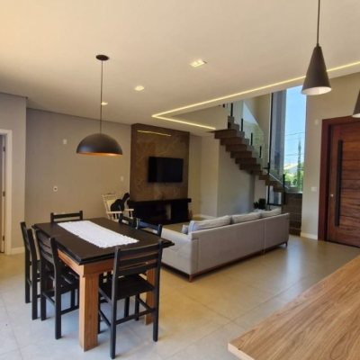 Casa em Condomínio com 228m², 3 quartos, 1 suíte, 2 garagens, no bairro Vargem Grande em Floranópolis