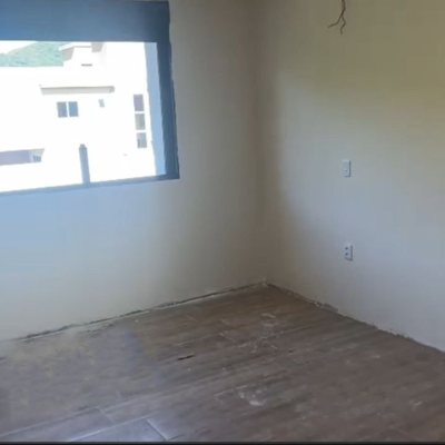 Casa Residencial com 127m², 3 quartos, 1 suíte, 3 garagens, no bairro São João Do Rio Vermelho em Florianópolis