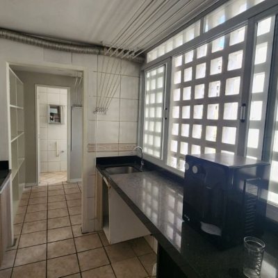 Apartamentos com 226m², 4 quartos, 1 suíte, 2 garagens, no bairro Agronômica em Florianópolis
