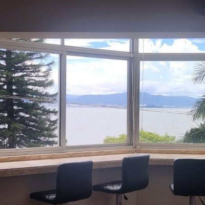 Apartamentos com 226m², 4 quartos, 1 suíte, 2 garagens, no bairro Agronômica em Florianópolis