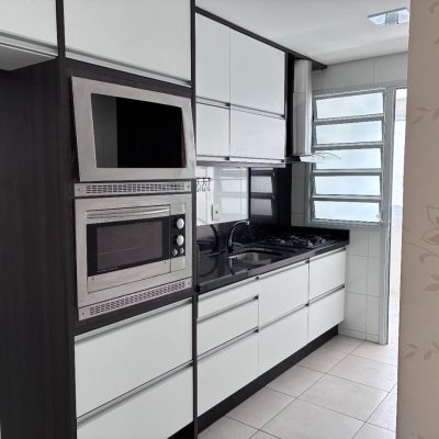 Apartamentos com 77m², 2 quartos, 1 suíte, 2 garagens, no bairro Itacorubi em Florianópolis