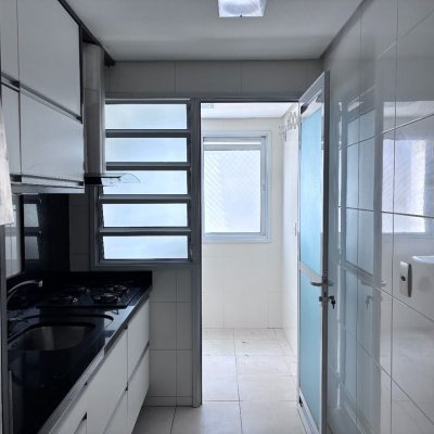 Apartamentos com 77m², 2 quartos, 1 suíte, 2 garagens, no bairro Itacorubi em Florianópolis