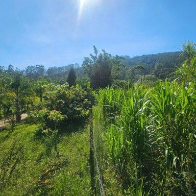 Chacara com 3699m², 2 quartos, no bairro Fazenda De Dentro em Biguaçu