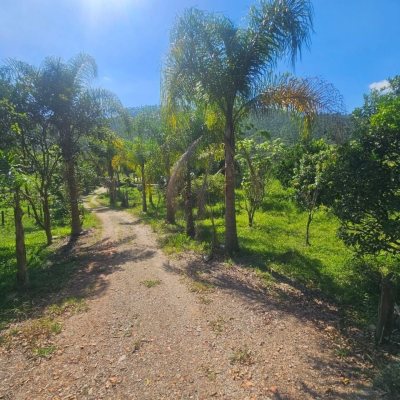 Chacara com 3699m², 2 quartos, no bairro Fazenda De Dentro em Biguaçu