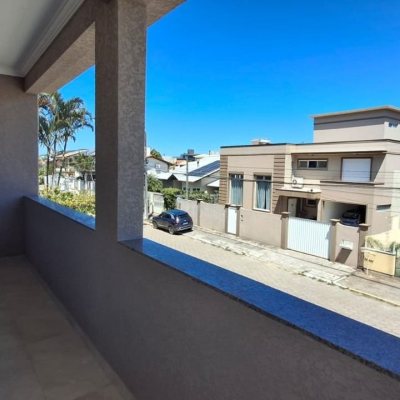 Casa Residencial com 257m², 6 quartos, 2 suítes, 2 garagens, no bairro Ingleses em Florianópolis