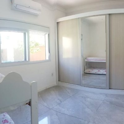 Casa Residencial com 257m², 6 quartos, 2 suítes, 2 garagens, no bairro Ingleses em Florianópolis