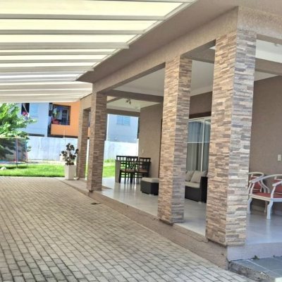 Casa Residencial com 257m², 6 quartos, 2 suítes, 2 garagens, no bairro Ingleses em Florianópolis