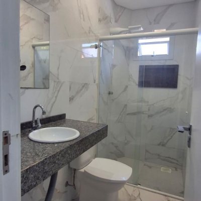 Casa Residencial com 257m², 6 quartos, 2 suítes, 2 garagens, no bairro Ingleses em Florianópolis