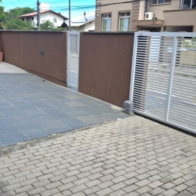 Casa Residencial com 257m², 6 quartos, 2 suítes, 2 garagens, no bairro Ingleses em Florianópolis