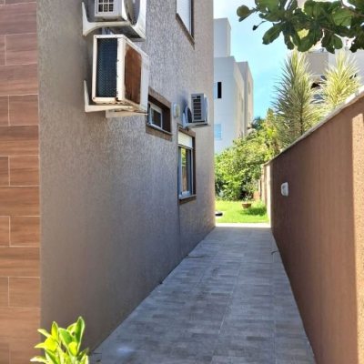 Casa Residencial com 257m², 6 quartos, 2 suítes, 2 garagens, no bairro Ingleses em Florianópolis