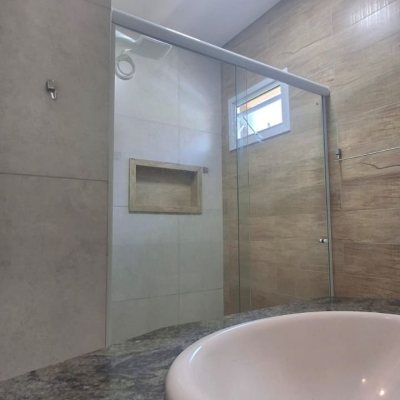 Casa Residencial com 257m², 6 quartos, 2 suítes, 2 garagens, no bairro Ingleses em Florianópolis