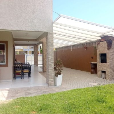 Casa Residencial com 257m², 6 quartos, 2 suítes, 2 garagens, no bairro Ingleses em Florianópolis