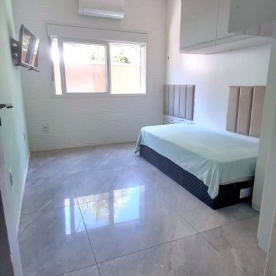 Casa Residencial com 257m², 6 quartos, 2 suítes, 2 garagens, no bairro Ingleses em Florianópolis