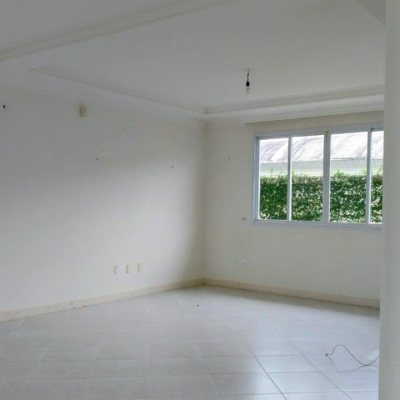 Casa Residencial com 286m², 3 quartos, 3 suítes, 2 garagens, no bairro Jurerê em Florianópolis
