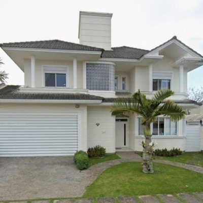 Casa Residencial com 286m², 3 quartos (sendo 3 suítes), 2 garagens, no bairro Jurerê em Florianópolis