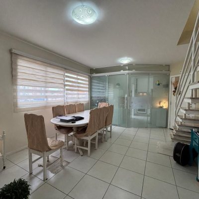 Cobertura com 116m², 3 quartos, 3 suítes, 2 garagens, no bairro Trindade em Florianópolis