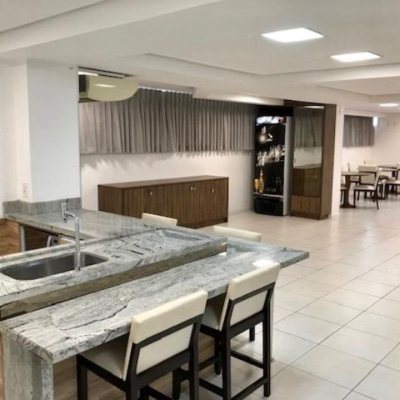 Cobertura com 116m², 3 quartos, 3 suítes, 2 garagens, no bairro Trindade em Florianópolis