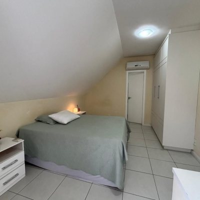 Cobertura com 116m², 3 quartos, 3 suítes, 2 garagens, no bairro Trindade em Florianópolis