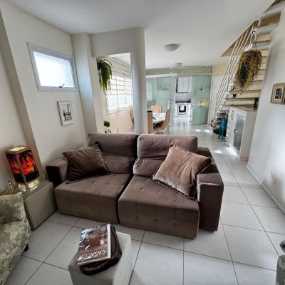 Cobertura com 116m², 3 quartos, 3 suítes, 2 garagens, no bairro Trindade em Florianópolis