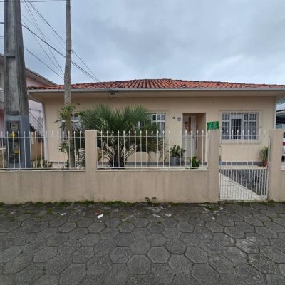 Terreno Comercial/Residencial com 1292m², no bairro Carianos em Florianópolis