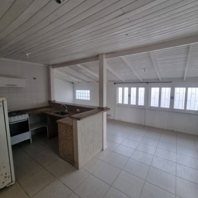 Casa Residencial com 107m², 4 quartos, 1 garagem, no bairro Ingleses do Rio Vermelho em Florianópolis