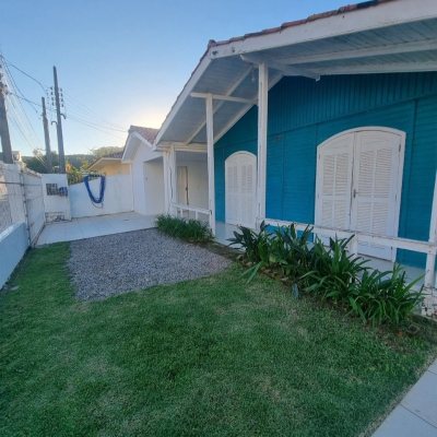 Casa Residencial com 107m², 4 quartos, 1 garagem, no bairro Ingleses do Rio Vermelho em Florianópolis