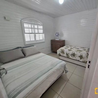 Casa Residencial com 107m², 4 quartos, 1 garagem, no bairro Ingleses do Rio Vermelho em Florianópolis