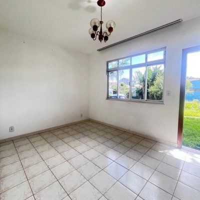 Casa Residencial com 107m², 3 quartos, 1 suíte, 1 garagem, no bairro Serraria em São José