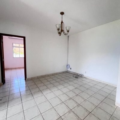 Casa Residencial com 107m², 3 quartos, 1 suíte, 1 garagem, no bairro Serraria em São José