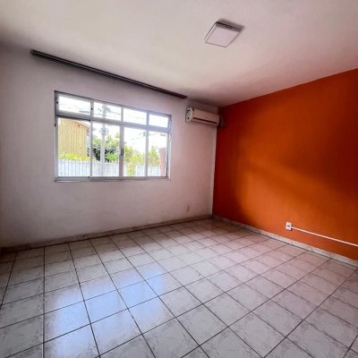 Casa Residencial com 107m², 3 quartos, 1 suíte, 1 garagem, no bairro Serraria em São José