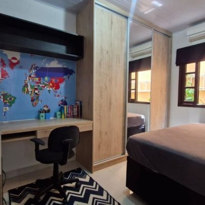 Casa Residencial com 90m², 3 quartos, 1 suíte, 2 garagens, no bairro São João Do Rio Vermelho em Florianópolis