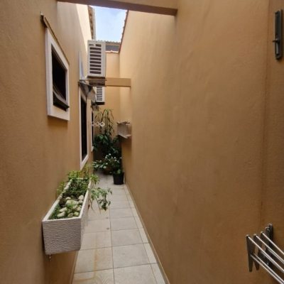 Casa Residencial com 90m², 3 quartos, 1 suíte, 2 garagens, no bairro São João Do Rio Vermelho em Florianópolis