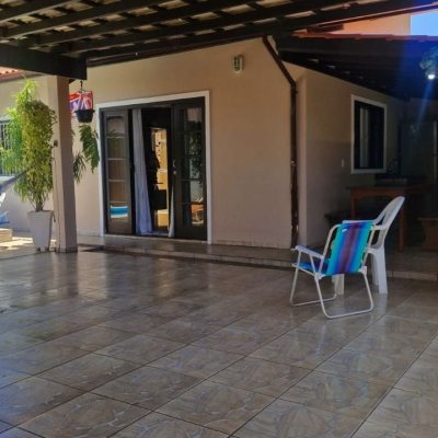 Casa Residencial com 90m², 3 quartos, 1 suíte, 2 garagens, no bairro São João Do Rio Vermelho em Florianópolis