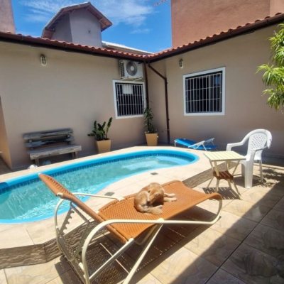 Casa Residencial com 90m², 3 quartos, 1 suíte, 2 garagens, no bairro São João Do Rio Vermelho em Florianópolis