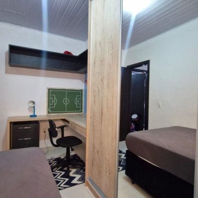 Casa Residencial com 90m², 3 quartos, 1 suíte, 2 garagens, no bairro São João Do Rio Vermelho em Florianópolis