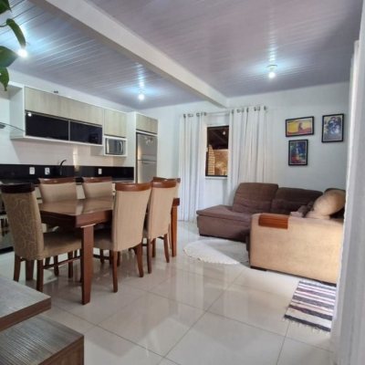 Casa Residencial com 90m², 3 quartos, 1 suíte, 2 garagens, no bairro São João Do Rio Vermelho em Florianópolis