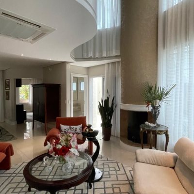 Casa Residencial com 416m², 5 quartos (sendo 5 suítes), 6 garagens, no bairro Jurerê Internacional em Florianópolis