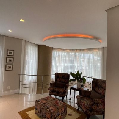 Casa Residencial com 416m², 5 quartos (sendo 5 suítes), 6 garagens, no bairro Jurerê Internacional em Florianópolis